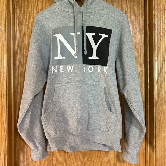"New York" Hoodie - Size M - Picture 1 of 4
